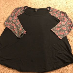 Size 1 rose raglan tee Torrid